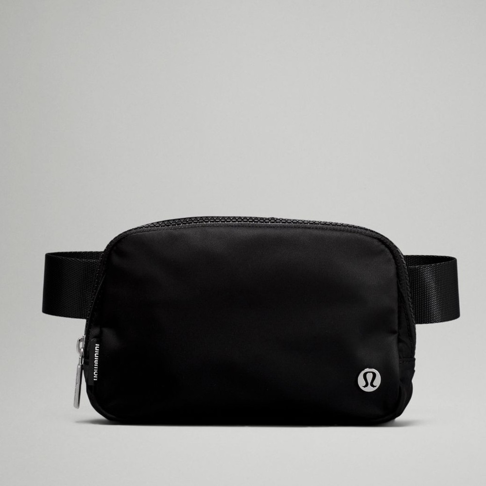 Black lululemon belt bag. NWOT!